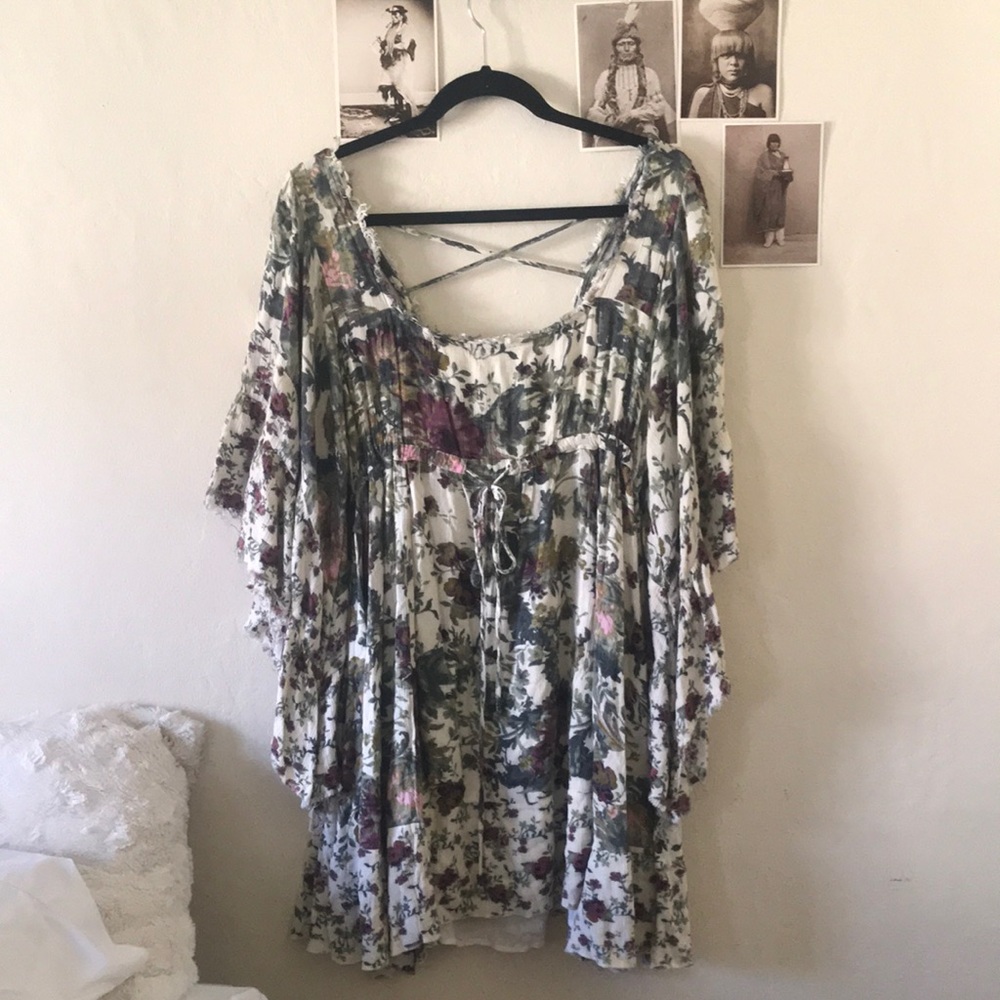 Free People -L- Floral- High Waist- Winged Sleeves